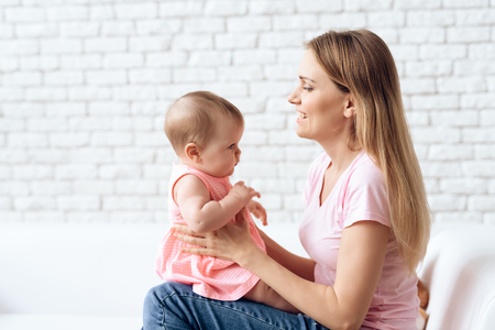 A Month-by-Month Timeline of Language Milestones in British Babies
