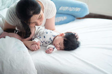 A Comprehensive Guide to Health Visitor Check-ups for Newborns in the UK: What to Expect from Birth to One Year