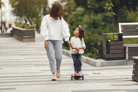 How to Choose a Pram or Pushchair: Essential Features for UK Parents in 2025