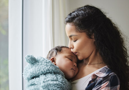 Formula Feeding vs Breastfeeding: Weighing the Pros and Cons for UK Families