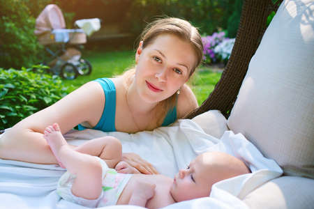 Cost Comparison of Formula Feeding in the UK: Tips for Savvy Parents