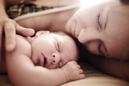 What UK Midwives and Health Visitors Advise About Newborn Sleep Safety